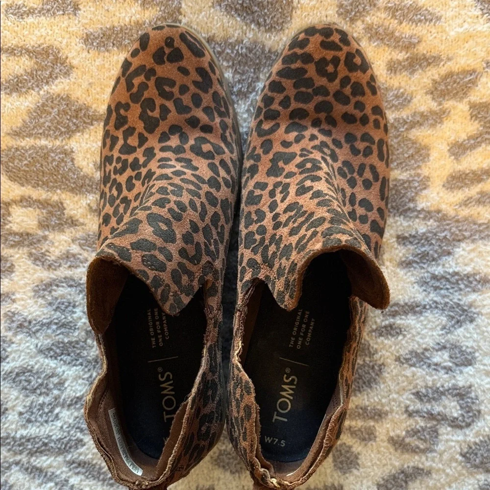 Toms Brown Leopard Print Wedge Shoes Size 7.5 Pull On